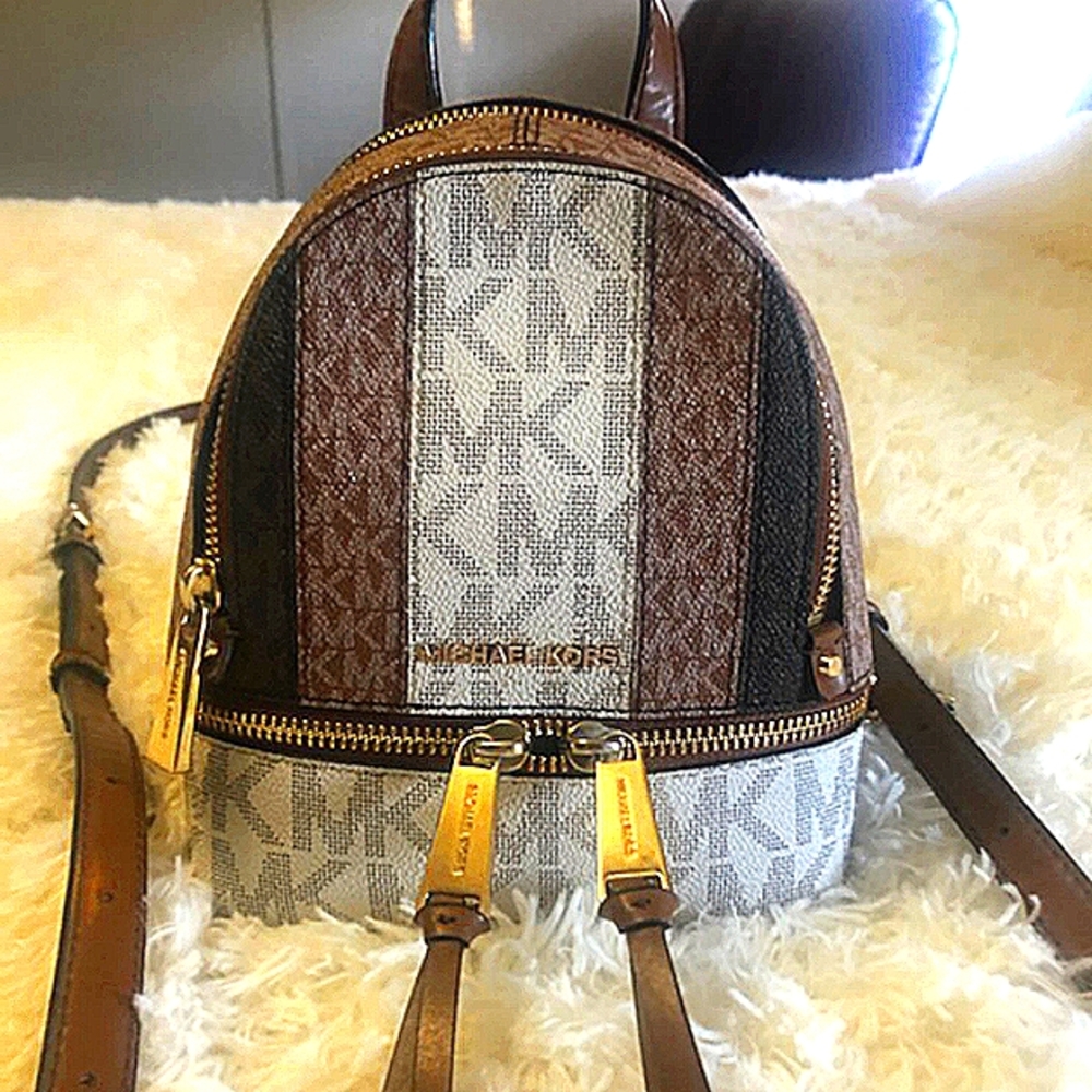 Like new Michael Kors purse/ backpack
